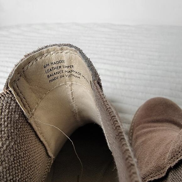 Dolce Vita Haddie Boots 6M Taupe Suede Leather Lug Sole Platform Chelsea - Picture 4 of 6